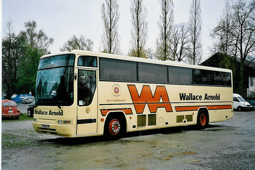 (045'809) - Aus England: Wallace, Torquay - T 508 EUB - Plaxton am 19. April 2001 in Thun, Lachenwiese
