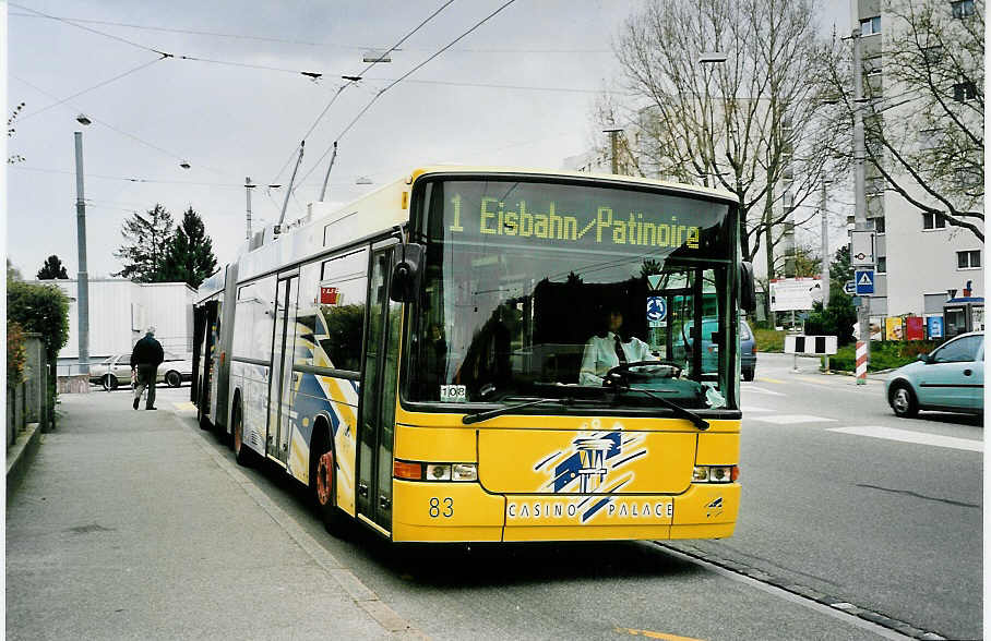(045'822) - VB Biel - Nr. 83 - NAW/Hess Gelenktrolleybus am 19. April 2001 in Biel, M�hlestrasse