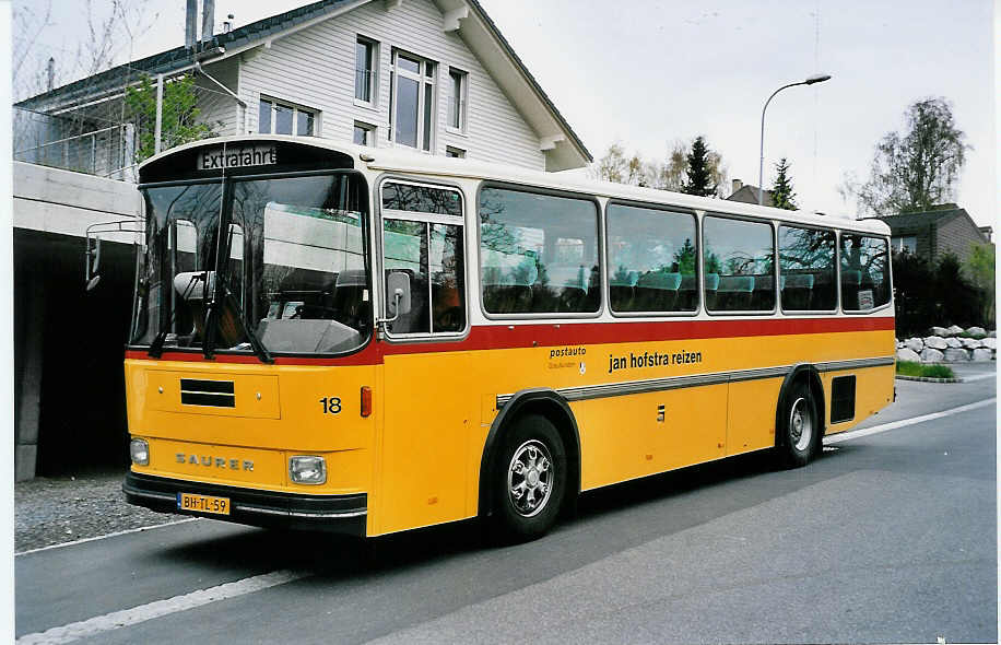 (046'426) - Aus Holland: FRAM Drachten - Nr. 18/BH-TL-59 - Saurer/R&J (ex P 24'364) am 1. Mai 2001 in M�nsingen, B�renmatte