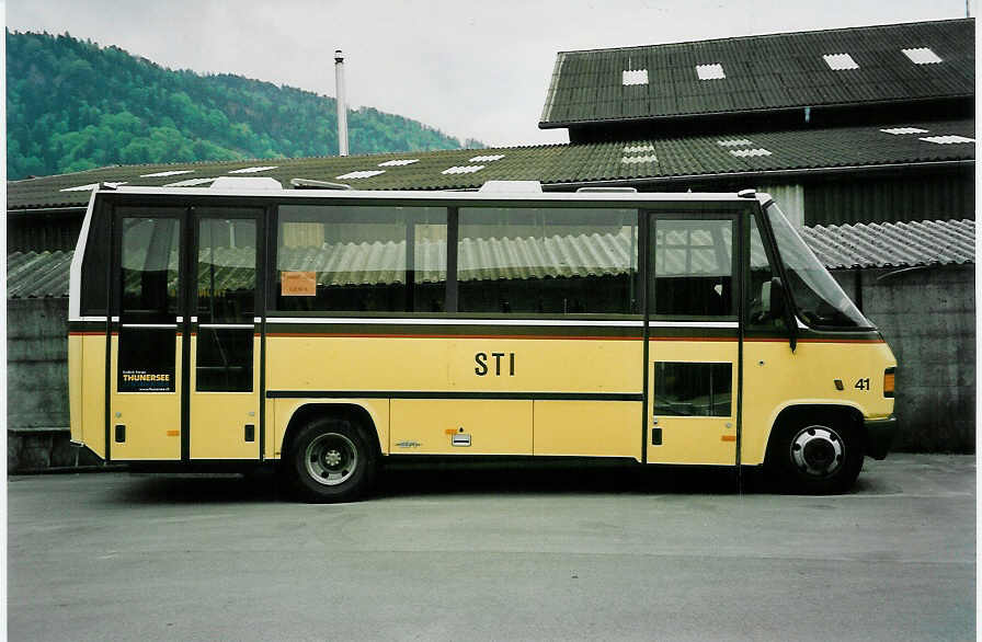 (046'517) - STI Thun - Nr. 41/BE 443'241 - Mercedes/Auw�rter am 8. Mai 2001 in Thun, Garage