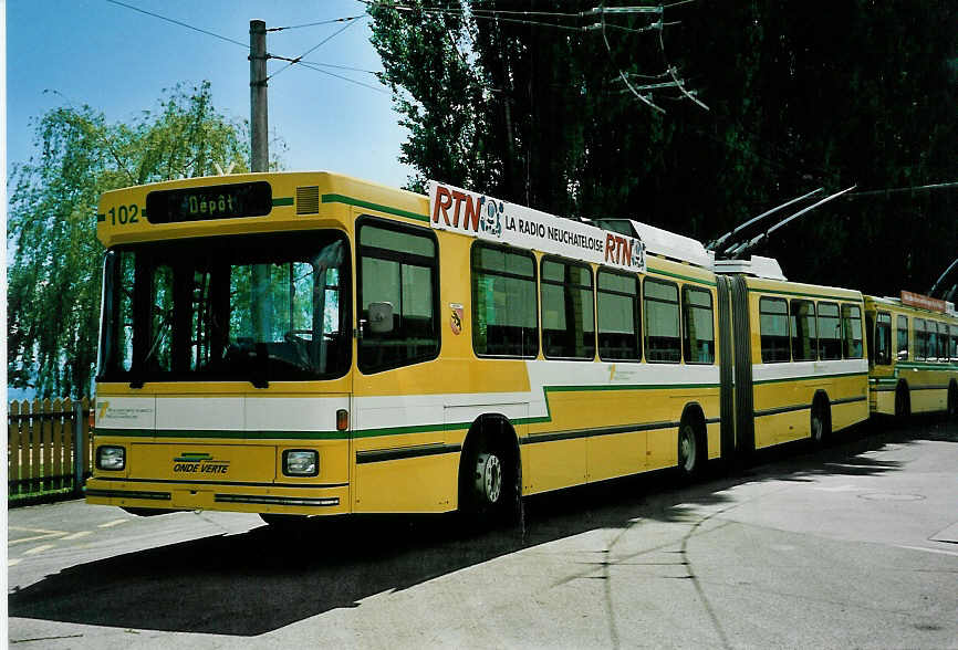 (046'627) - TN Neuch�tel - Nr. 102 - NAW/Hess Gelenktrolleybus am 18. Mai 2001 in Neuch�tel, D�p�t
