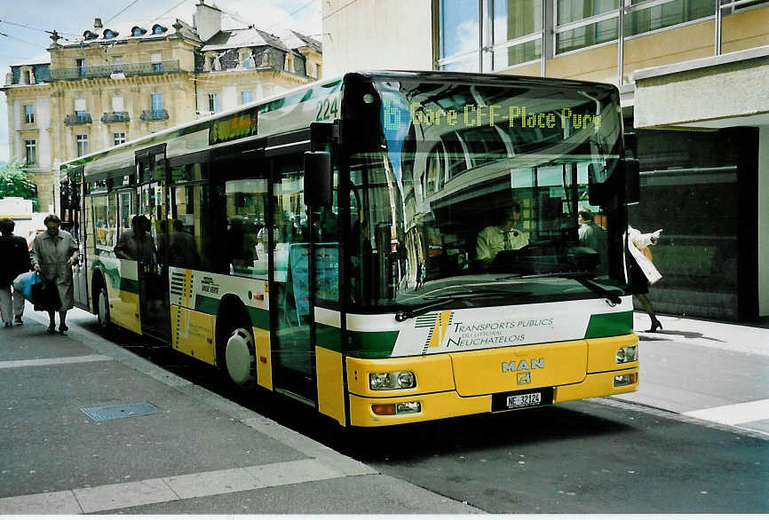 (046'636) - TN Neuch�tel - Nr. 224/NE 32'124 - MAN am 18. Mai 2001 in Neuch�tel, Place Pury