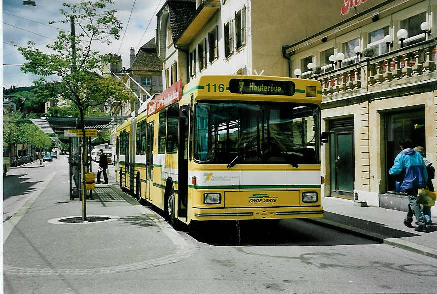 (046'703) - TN Neuch�tel - Nr. 116 - NAW/Hess Gelenktrolleybus am 18. Mai 2001 in Neuch�tel, Place Pury