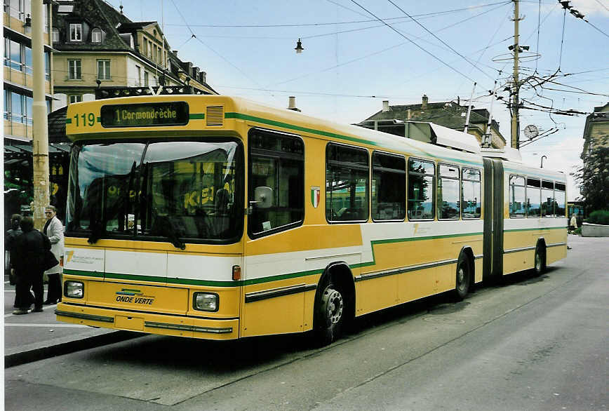 (046'709) - TN Neuch�tel - Nr. 119 - NAW/Hess Gelenktrolleybus am 18. Mai 2001 in Neuch�tel, Place Pury