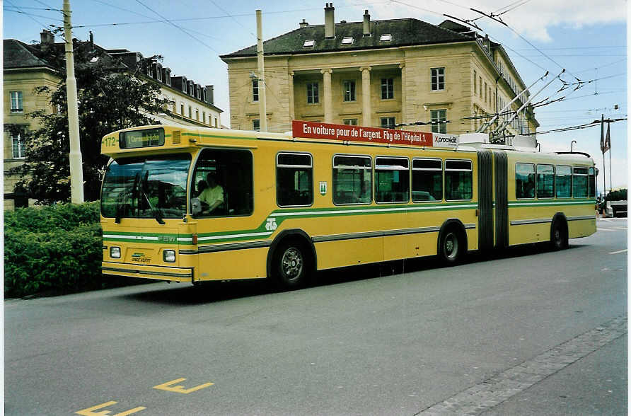 (046'711) - TN Neuch�tel - Nr. 172 - FBW/Hess Gelenktrolleybus am 18. Mai 2001 in Neuch�tel, Place Pury