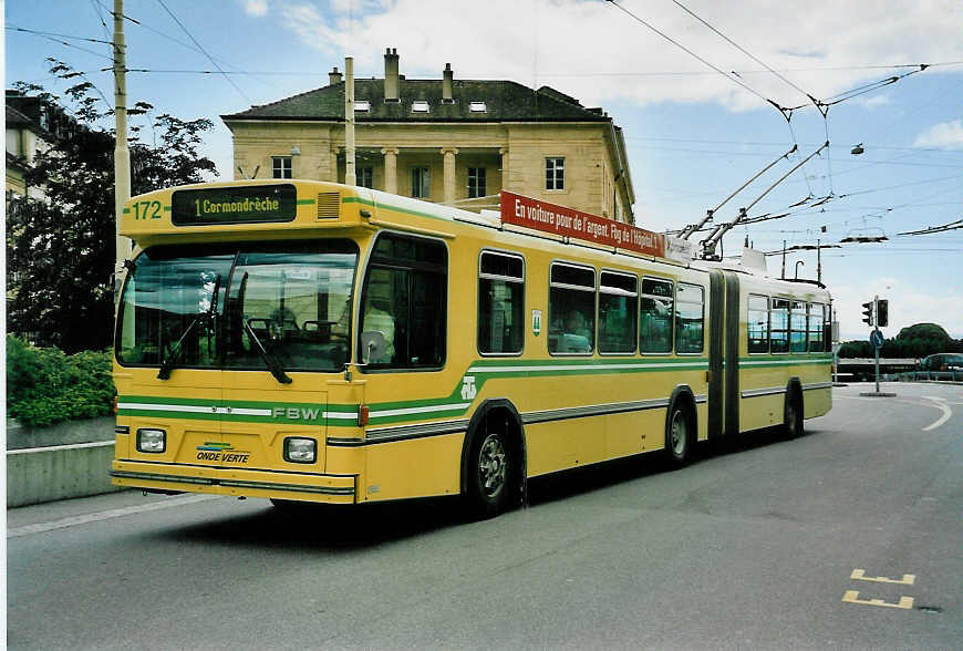 (046'712) - TN Neuch�tel - Nr. 172 - FBW/Hess Gelenktrolleybus am 18. Mai 2001 in Neuch�tel, Place Pury