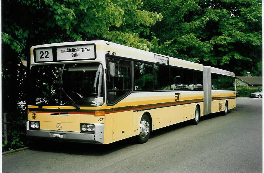 (046'733) - STI Thun - Nr. 67/BE 372'767 - Mercedes am 21. Mai 2001 bei der Schiffl�ndte Thun