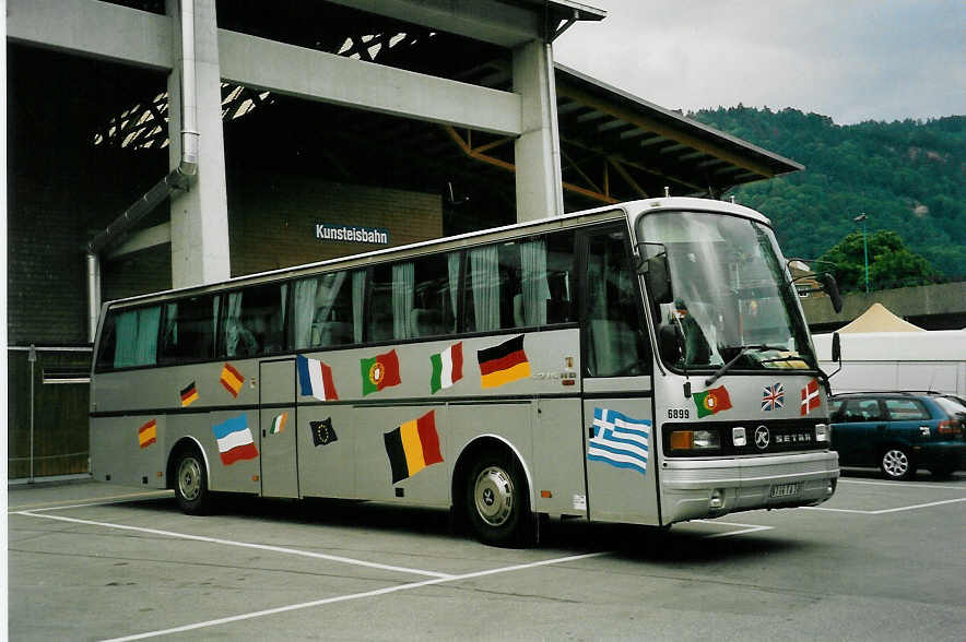 (046'914) - Aus Frankreich: STD du Gard, N�mes - Nr. 6899/8766 TA 30 - Setra am 2. Juni 2001 in Thun, Grabengut
