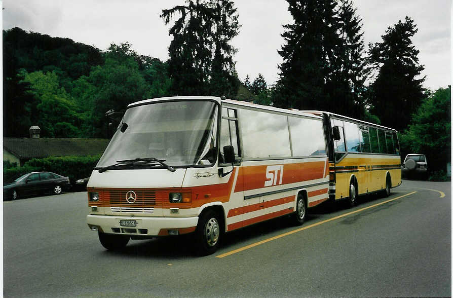 (046'930) - STI Thun - Nr. 7/BE 120'517 - Mercedes/Auw�rter (ex TSG Blumenstein Nr. 7) am 6. Juni 2001 bei der Schiffl�ndte Thun