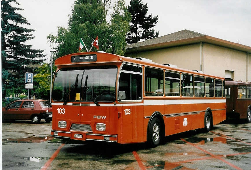 (047'224) - TN Neuch�tel (ANAT) - Nr. 103/NE 175 U - FBW/Hess (ex Nr. 203; ex Nr. 103) am 16. Juni 2001 in Boudry, D�p�t