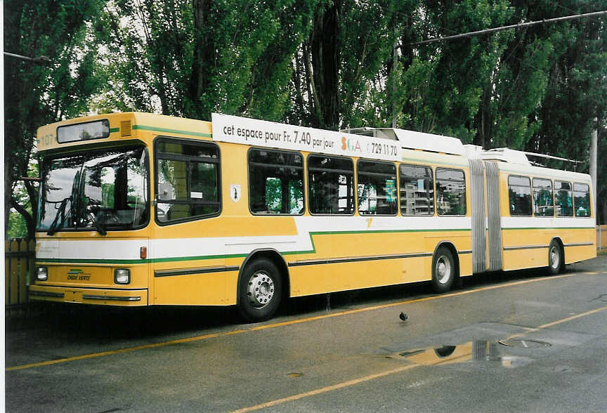 (047'234) - TN Neuch�tel - Nr. 107 - NAW/Hess Gelenktrolleybus am 16. Juni 2001 in Neuch�tel, D�p�t