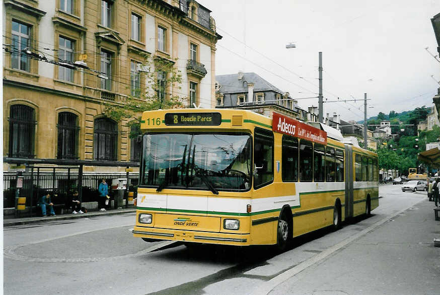 (047'303) - TN Neuch�tel - Nr. 116 - NAW/Hess Gelenktrolleybus am 16. Juni 2001 in Neuch�tel, Place Pury