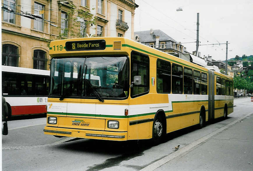 (047'306) - TN Neuch�tel - Nr. 119 - NAW/Hess Gelenktrolleybus am 16. Juni 2001 in Neuch�tel, Place Pury