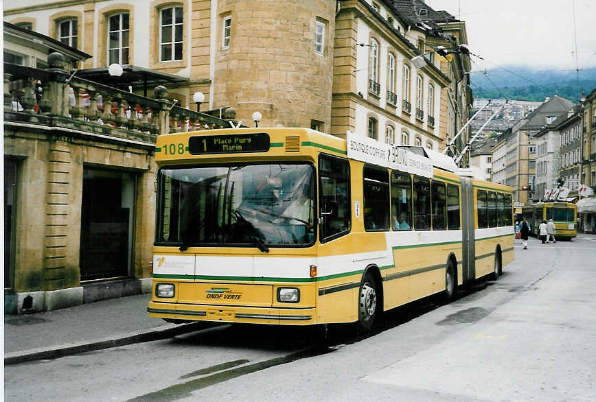 (047'308) - TN Neuch�tel - Nr. 108 - NAW/Hess Gelenktrolleybus am 16. Juni 2001 in Neuch�tel, Place Pury