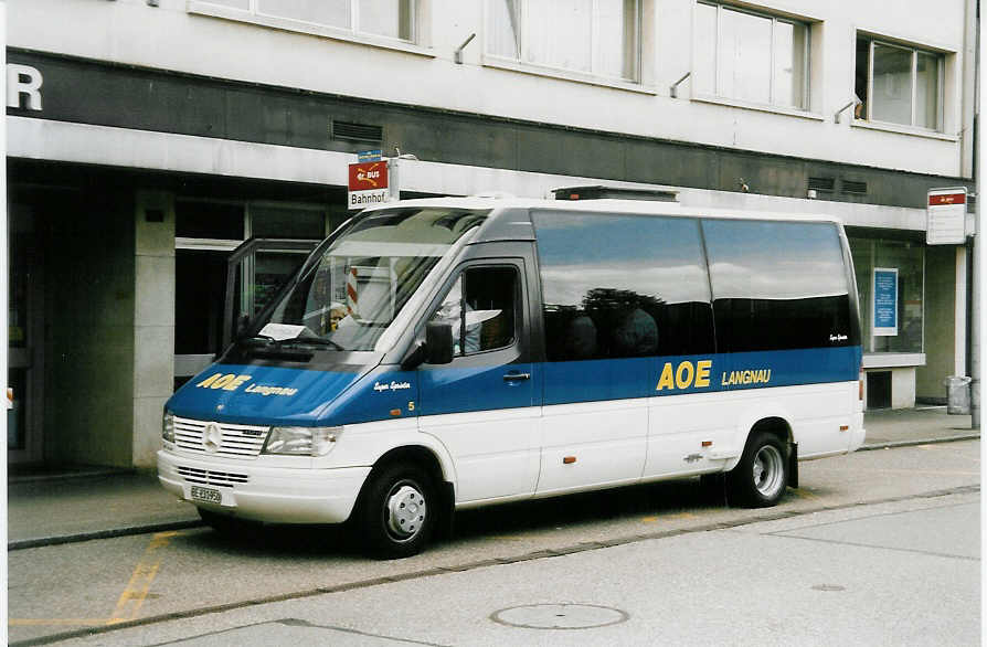 (047'620) - AOE Langnau - Nr. 5/BE 231'950 - Mercedes/Auw�rter am 9. Juli 2001 beim Bahnhof Burgdorf (Einsatz AAGK)