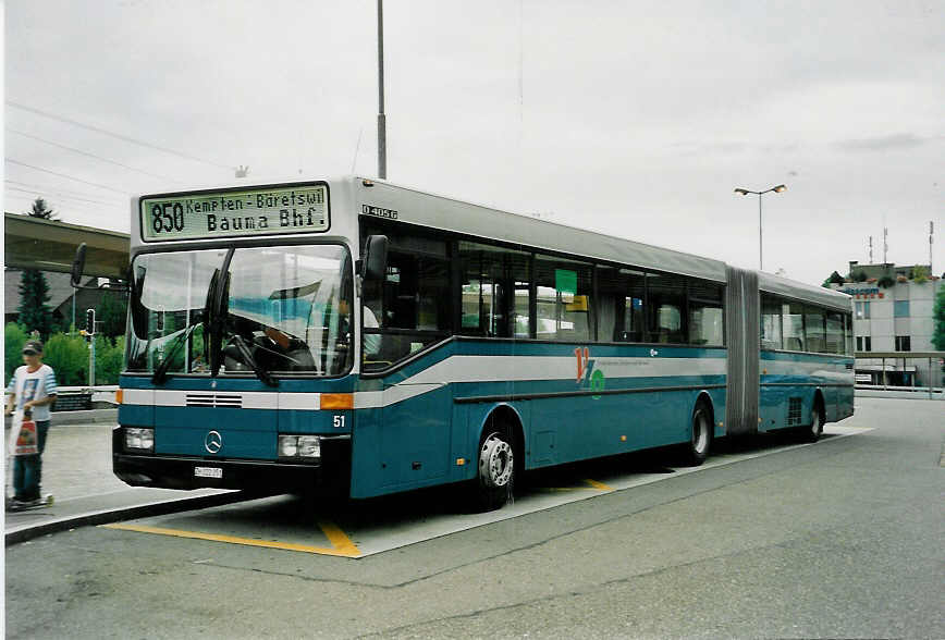 (047'915) - VZO Gr�ningen - Nr. 51/ZH 222'251 - Mercedes am 12. Juli 2001 beim Bahnhof Wetzikon