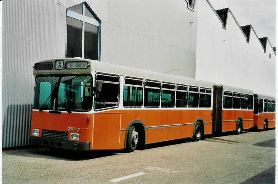 (048'002) - TPG Gen�ve - Nr. 165 - Volvo/R&J am 14. Juli 2001 in Biel, BTR