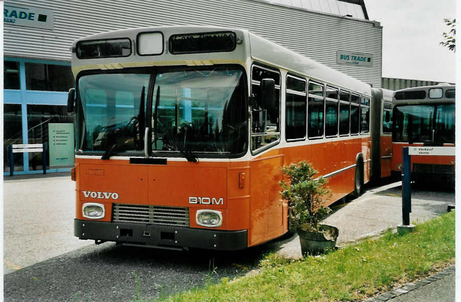 (048'003) - TPG Gen�ve - Nr. 185 - Volvo/R&J-Hess am 14. Juli 2001 in Biel, BTR
