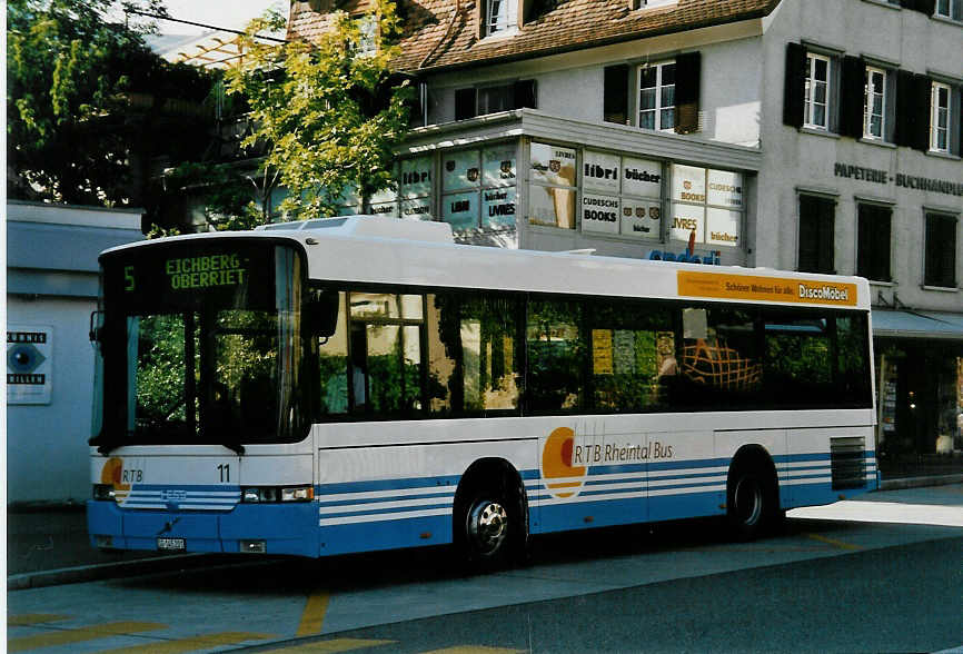 (048'327) - RTB Altst�tten - Nr. 11/SG 145'201 - Volvo/Hess am 17. Juli 2001 beim Bahnhof Altst�tten