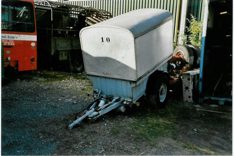 (048'331) - Wespe, Altst�tten - Nr. 10 - Moser, Thun Gep�ckanh�nger (ex AFA Adelboden Nr. 10) am 17. Juli 2001 in Altst�tten, Garage NFA