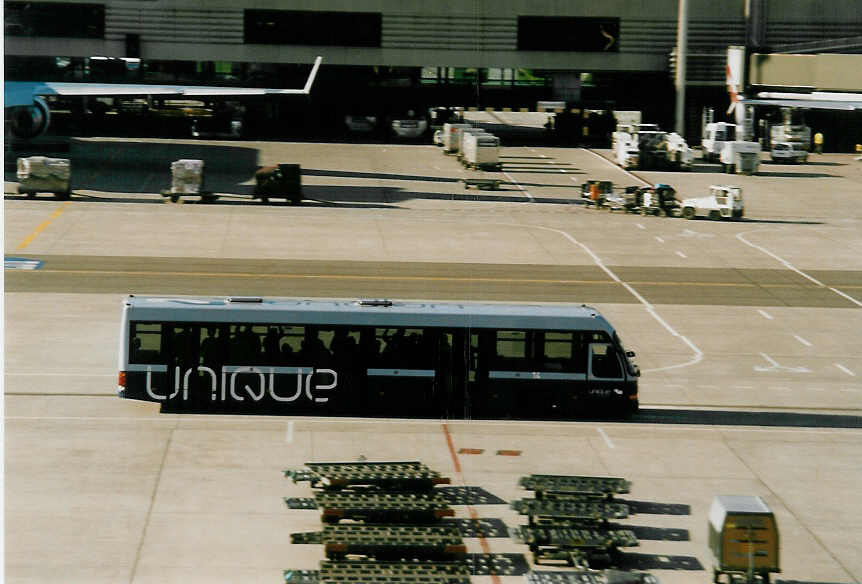 (048'627) - Flughafen, Z�rich - Nr. 14 - NAW/Hess am 18. Juli 2001 in Z�rich, Flughafen