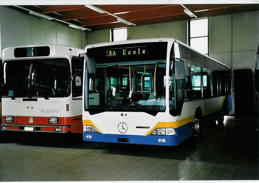 (048'905) - TC La Chaux-de-Fonds - Nr. 218 - Mercedes am 7. August 2001 in La Chaux-de-Fonds, D�p�t