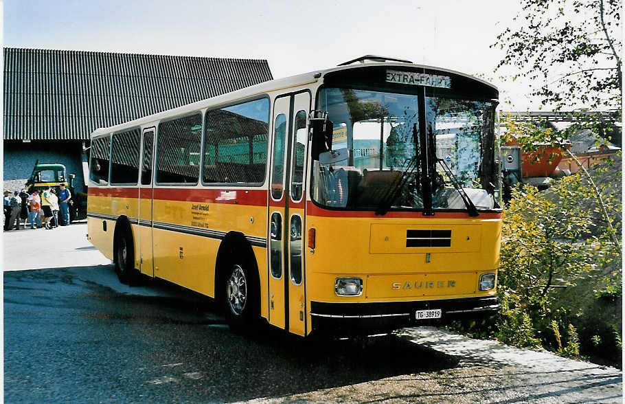 (049'312) - Arnold, Uttwil - TG 38'919 - Saurer/R&J (ex P 24'263) am 25. August 2001 in Niederbipp, Saurertreffen
