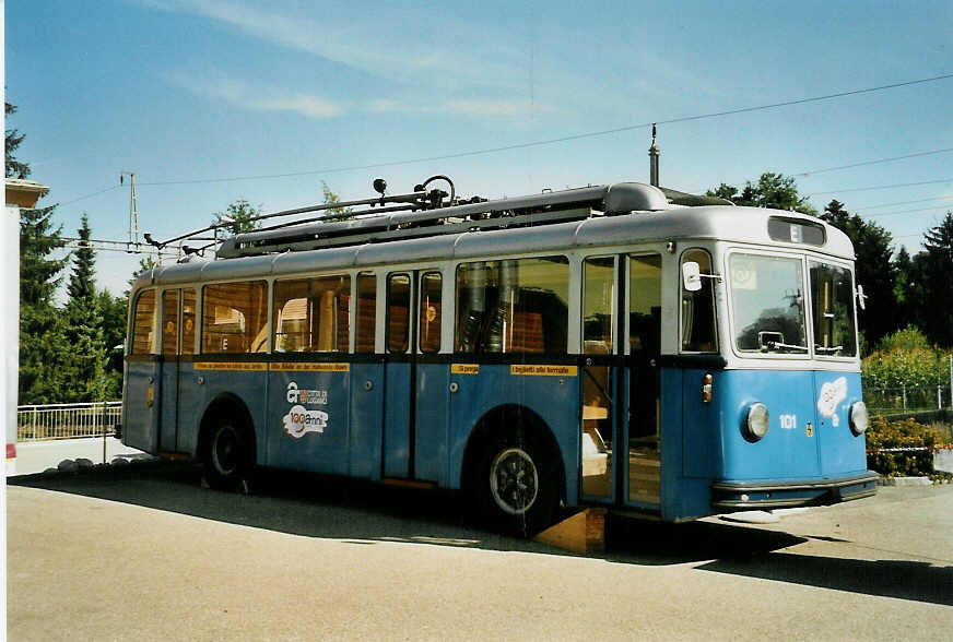 (049'520) - ACT Lugano (TVS) - Nr. 101 - FBW/R&J Trolleybus (ex Nr. 1) am 27. August 2001 in Mittelh�usern, Schwarzwasserbr�cke 