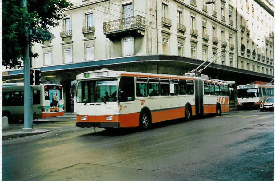 (049'726) - TPG Gen�ve - Nr. 632 - FBW/Hess Gelenktrolleybus am 17. September 2001 in Gen�ve, Place du Pont