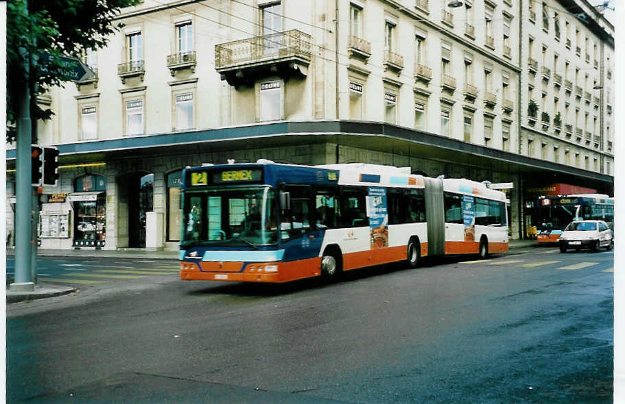 (049'728) - TPG Gen�ve - Nr. 306/GE 96'621 - Volvo am 17. September 2001 in Gen�ve, Place du Pont