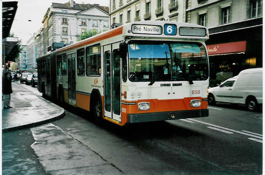 (049'729) - TPG Gen�ve - Nr. 658 - Saurer/Hess Gelenktrolleybus am 17. September 2001 in Gen�ve, Place du Pont