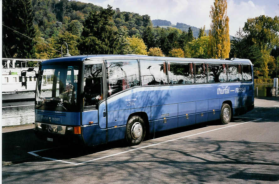 (050'115) - Thurtal-Reisen, Kefikon - TG 31'839 - Mercedes am 10. Oktober 2001 bei der Schiffl�ndte Thun