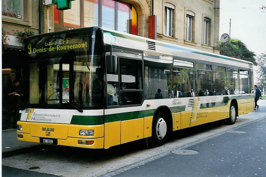 (050'309) - TN Neuch�tel - Nr. 222/NE 18'222 - MAN am 17. Oktober 2001 in Neuch�tel, Place Pury