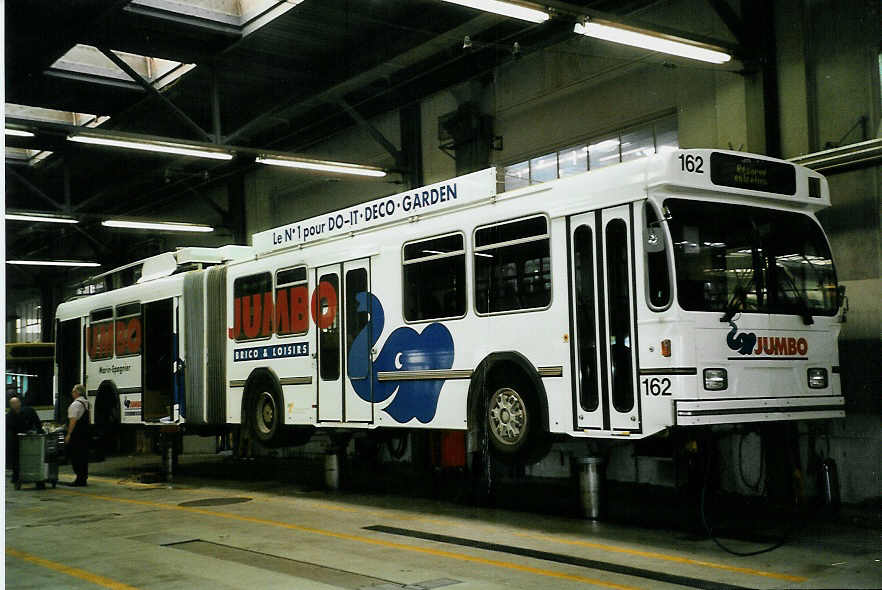 (050'316) - TN Neuch�tel - Nr. 162 - FBW/Hess Gelenktrolleybus am 17. Oktober 2001 in Neuch�tel, D�p�t