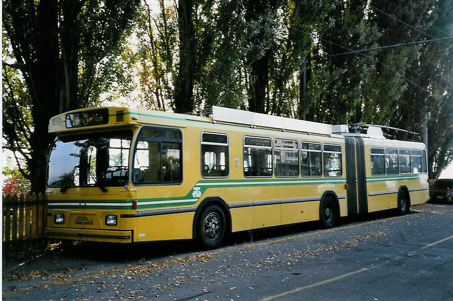 (050'321) - TN Neuch�tel - Nr. 169 - FBW/Hess Gelenktrolleybus am 17. Oktober 2001 in Neuch�tel, D�p�t