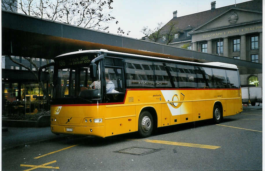 (050'336) - Brem, W�lflinswil - AG 155'699 - Volvo am 18. Oktober 2001 beim Bahnhof Aarau