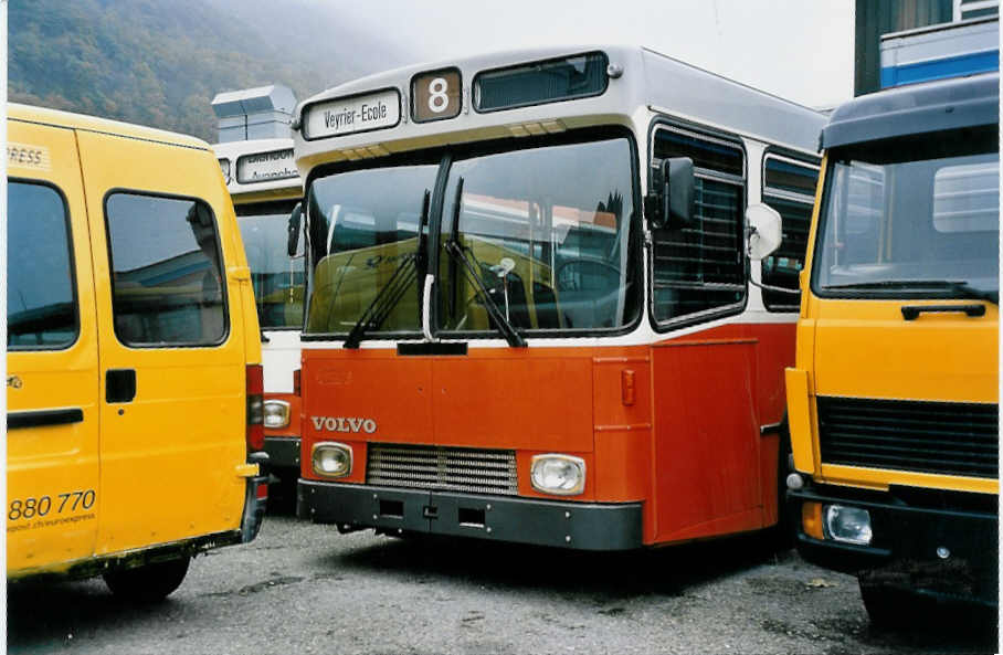 (050'602) - TPG Gen�ve - Nr. 177 - Volvo/R&J-Hess am 17. November 2001 in Biel, BTR (Teilaufnahme)