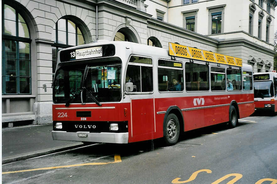 (050'724) - WV Winterthur - Nr. 224/ZH 239'224 - Volvo/T�scher am 19. November 2001 beim Hauptbahnhof Winterthur