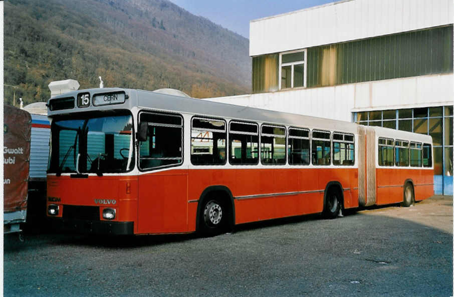 (050'826) - TPG Gen�ve - Nr. 182 - Volvo/R&J-Hess am 15. Dezember 2001 in Biel, BTR