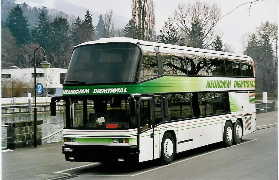 (050'902) - Neukomm, Horboden - BE 202'815 - Neoplan am 19. Dezember 2001 bei der Schiffl�ndte Thun