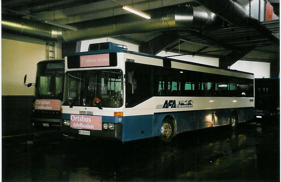 (050'928) - AFA Adelboden - Nr. 17/BE 263'015 - Mercedes (ex Fr�hlich, Z�rich Nr. 603; ex VBZ Z�rich Nr. 682) am 26. Dezember 2001 im Autobahnhof Adelboden