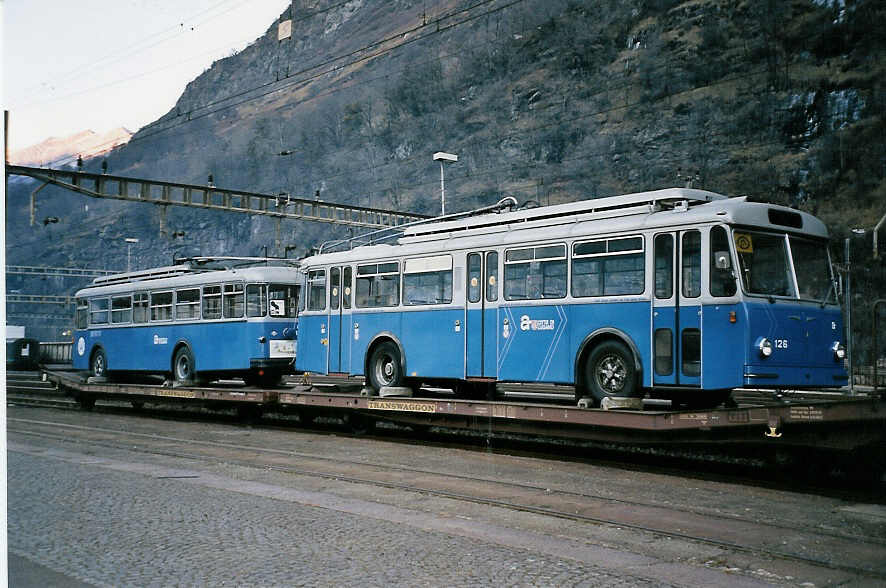 (051'323) - ACT Lugano (TVS) - Nr. 112 - FBW/Bosia Trolleybus + Nr. 126 - FBW/Hess Trolleybus (ex RhV Altst�tten Nr. 6) am 1. Januar 2002 beim Bahnhof Biasca