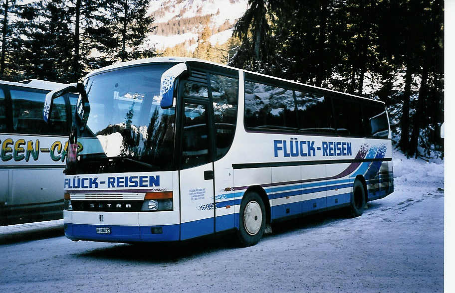 (051'510) - Fl�ck, Brienz - BE 378'782 - Setra am 6. Januar 2002 in Adelboden, Unter dem Birg