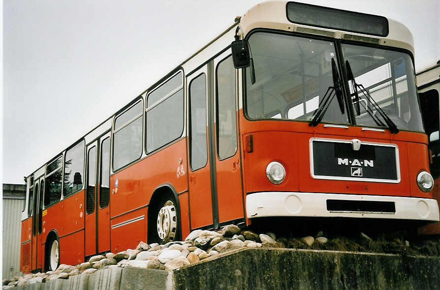 (051'524) - TL Lausanne - Nr. 360 - MAN am 7. Januar 2002 in B�tzberg, Heiniger