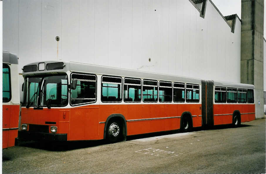 (051'531) - TPG Gen�ve - Nr. 180 - Volvo/R&J-Hess am 7. Januar 2002 in Biel, BTR