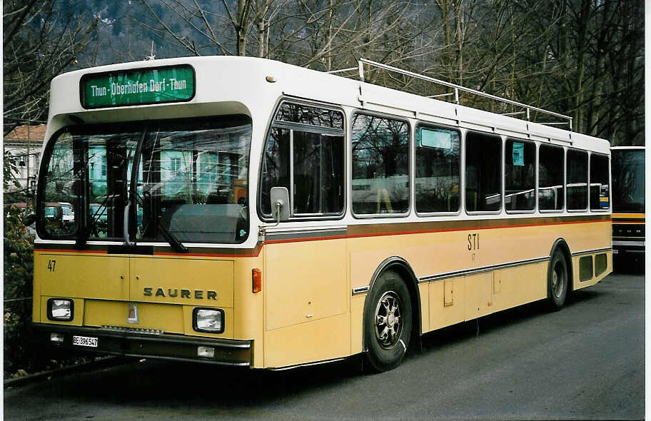 (051'616) - STI Thun - Nr. 47/BE 396'547 - Saurer/R&J am 19. Januar 2002 bei der Schiffl�ndte Thun