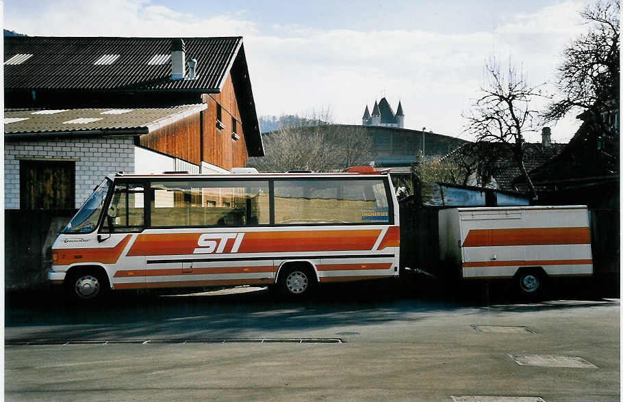 (051'719) - STI Thun - Nr. 7/BE 120'517 - Mercedes/Auw�rter (ex TSG Blumenstein Nr. 7) am 22. Januar 2002 in Thun, Garage