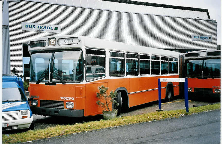 (052'202) - TPG Gen�ve - Nr. 182 - Volvo/R&J-Hess am 23. Februar 2002 in Biel, BTR (Teilaufnahme)