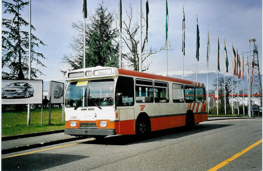 (052'307) - Shuttle, Gen�ve - GE 96'899 - FBW/Hess-Lauber (ex TPG Gen�ve Nr. 545 + 255) am 17. M�rz 2002 in Gen�ve, Palexpo