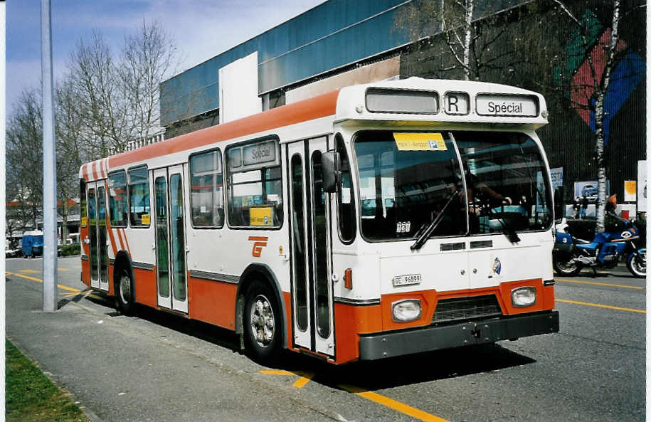 (052'308) - Shuttle, Gen�ve - GE 96'899 - FBW/Hess-Lauber (ex TPG Gen�ve Nr. 545 + 255) am 17. M�rz 2002 in Gen�ve, Palexpo